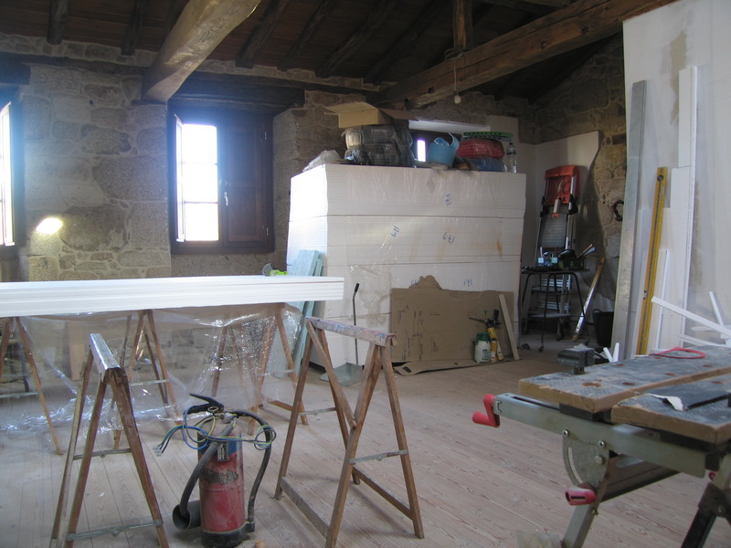 La cocina por el momento parece más un almacén.