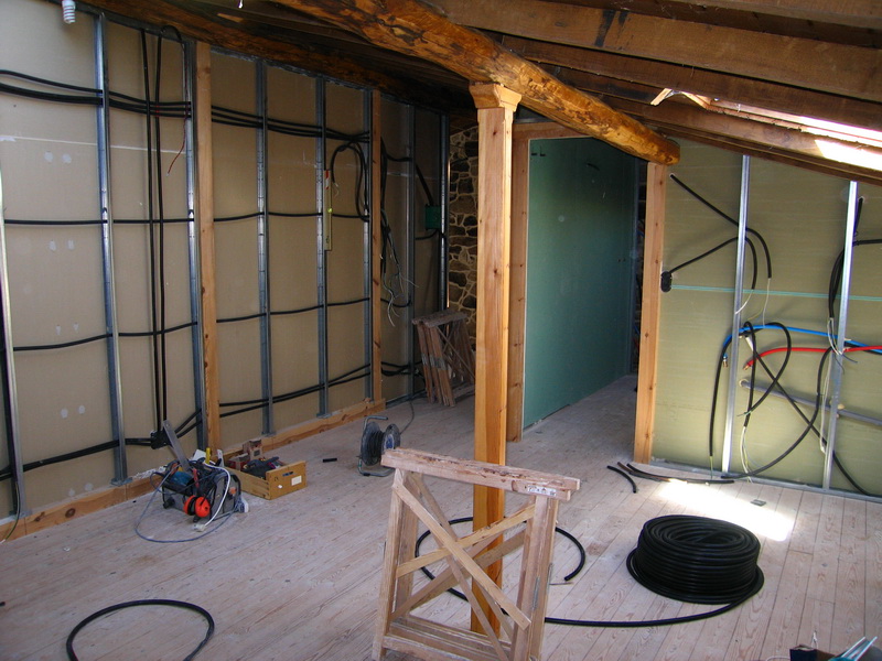 Comienzo de completar el pladur en las dos habitaciones "sobrehorno":