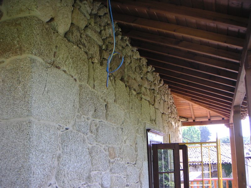 La fachada sur de la galeria camelia antes de encintar: